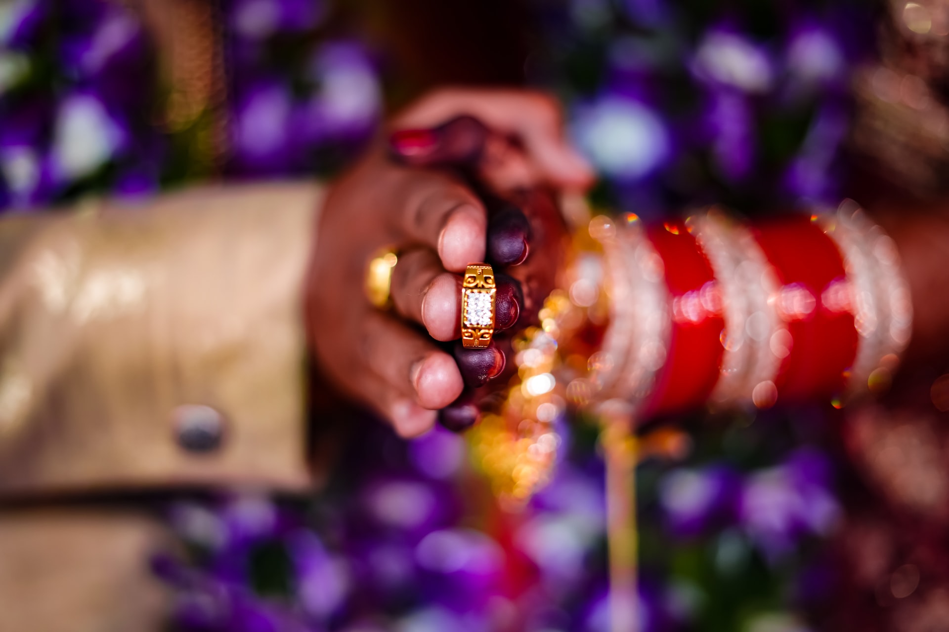 mariage en inde et cours or - attrait de l'or et montée du cours de l'or - source : viresh studio pour unsplash