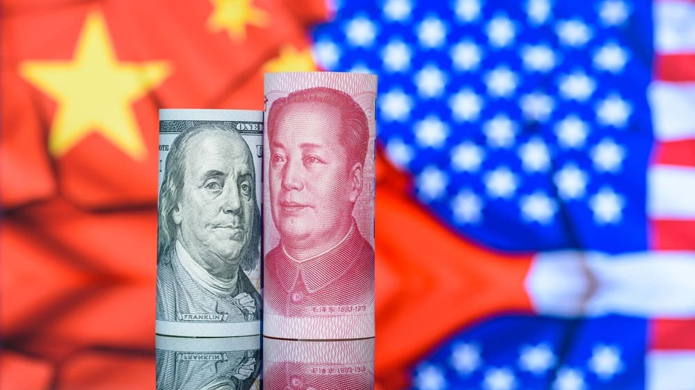 Les monnaies Yuan et Dollar, symboles de la guerre commerciale entre la chine et les etats unis