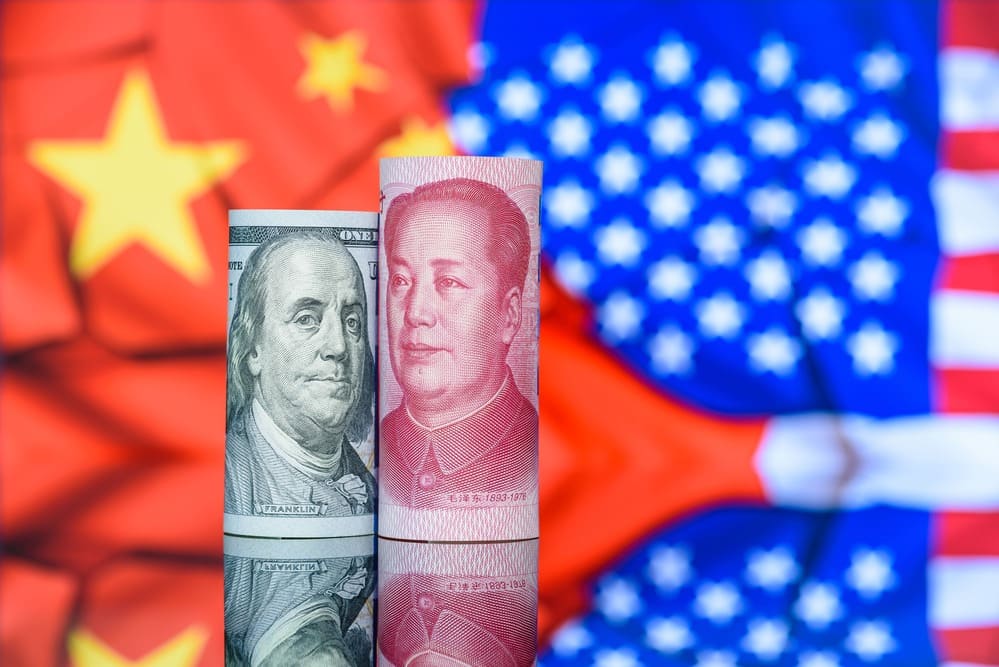 Les monnaies Yuan et Dollar, symboles de la guerre commerciale entre la chine et les etats unis