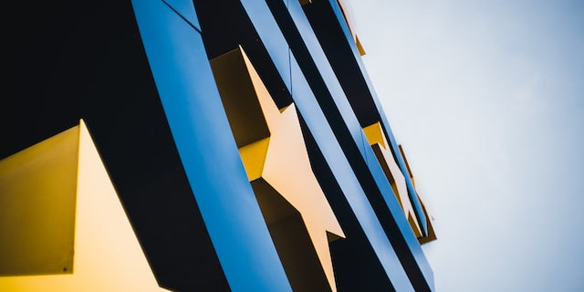 logo devant le siège de la BCE à Francfort - article sur Euro numérique