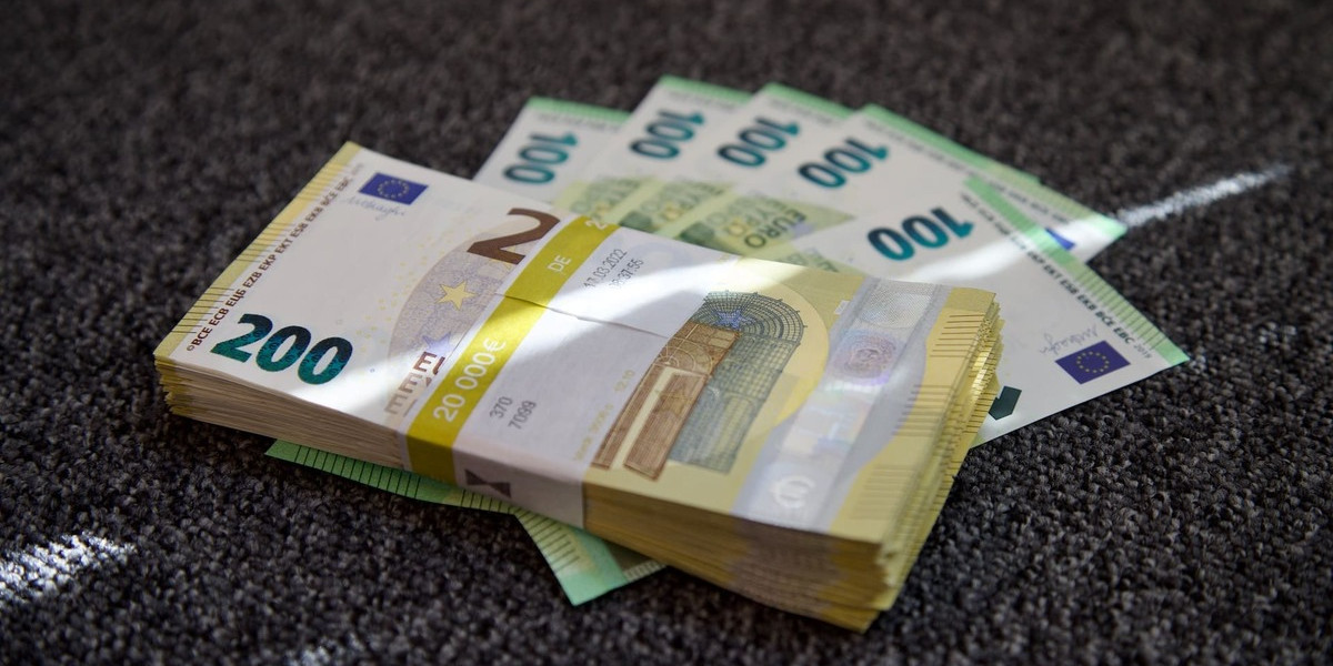 liasse billets de banque en euros