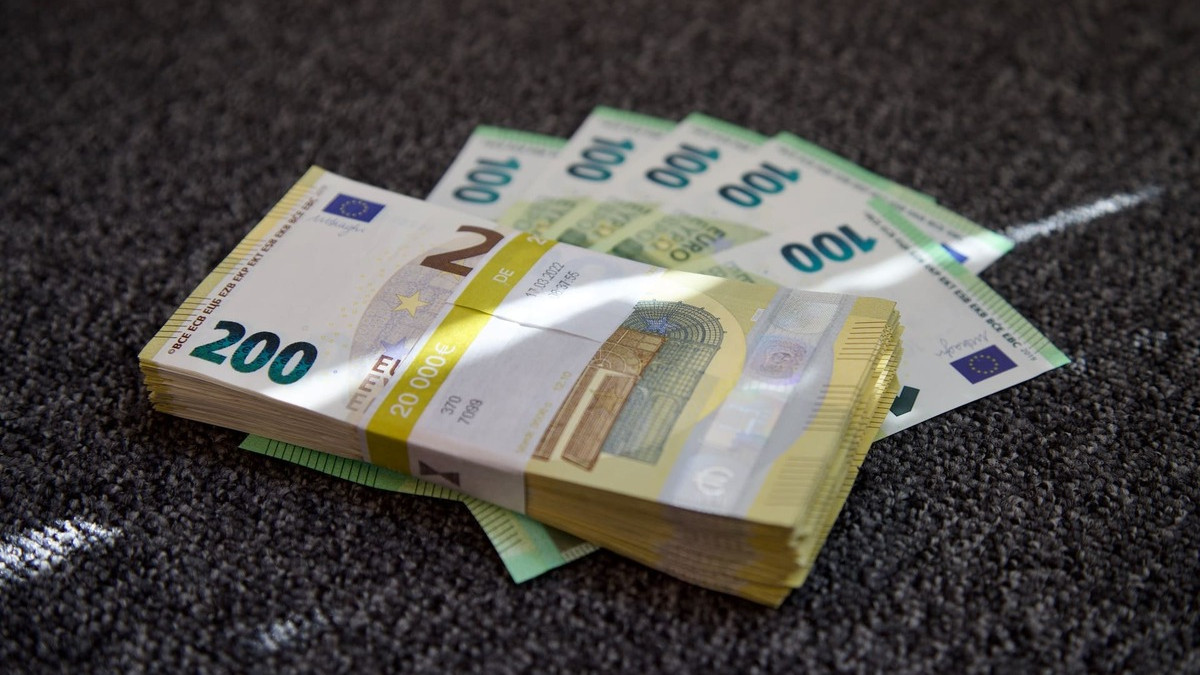 liasse billets de banque en euros