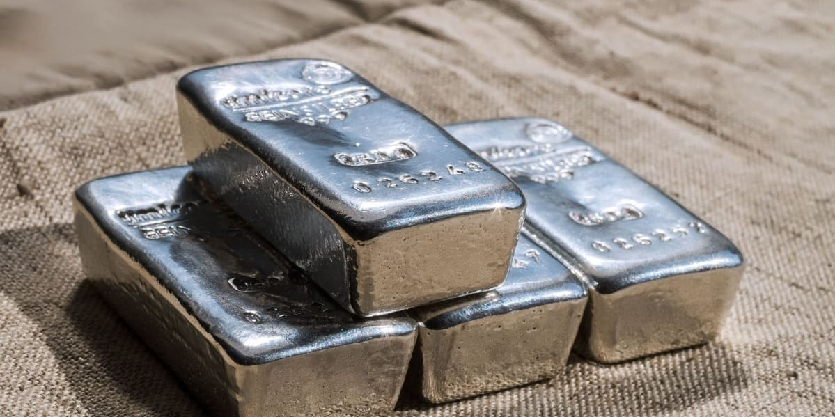 pile de lingots en argent métal