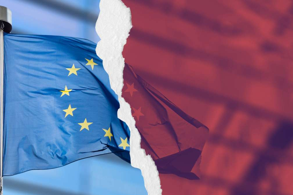 drapeau de l'union européenne qui vire au rouge - article récession 2024