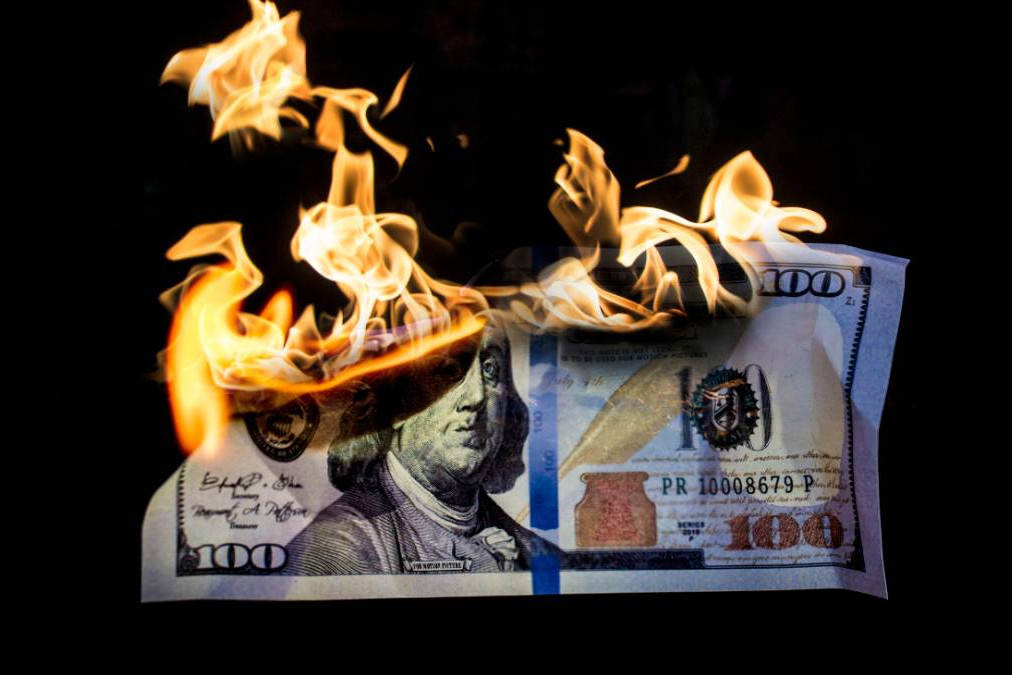 billet dollar en flamme - article sur la crise bancaire