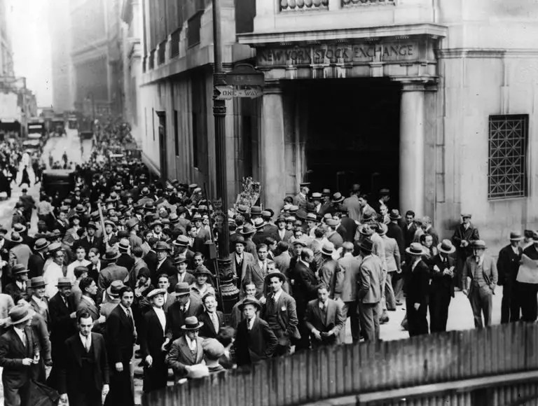 Investisseurs devant le New York Stock Exchange (NYSE) - 1933